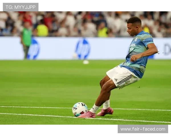 内雷斯直言更喜球队捧杯称冲击欧冠尚早聚焦冠军激战赛场氛围升温