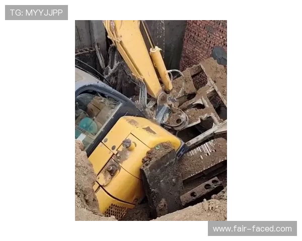 挖掘机底盘驱动轮固定螺栓